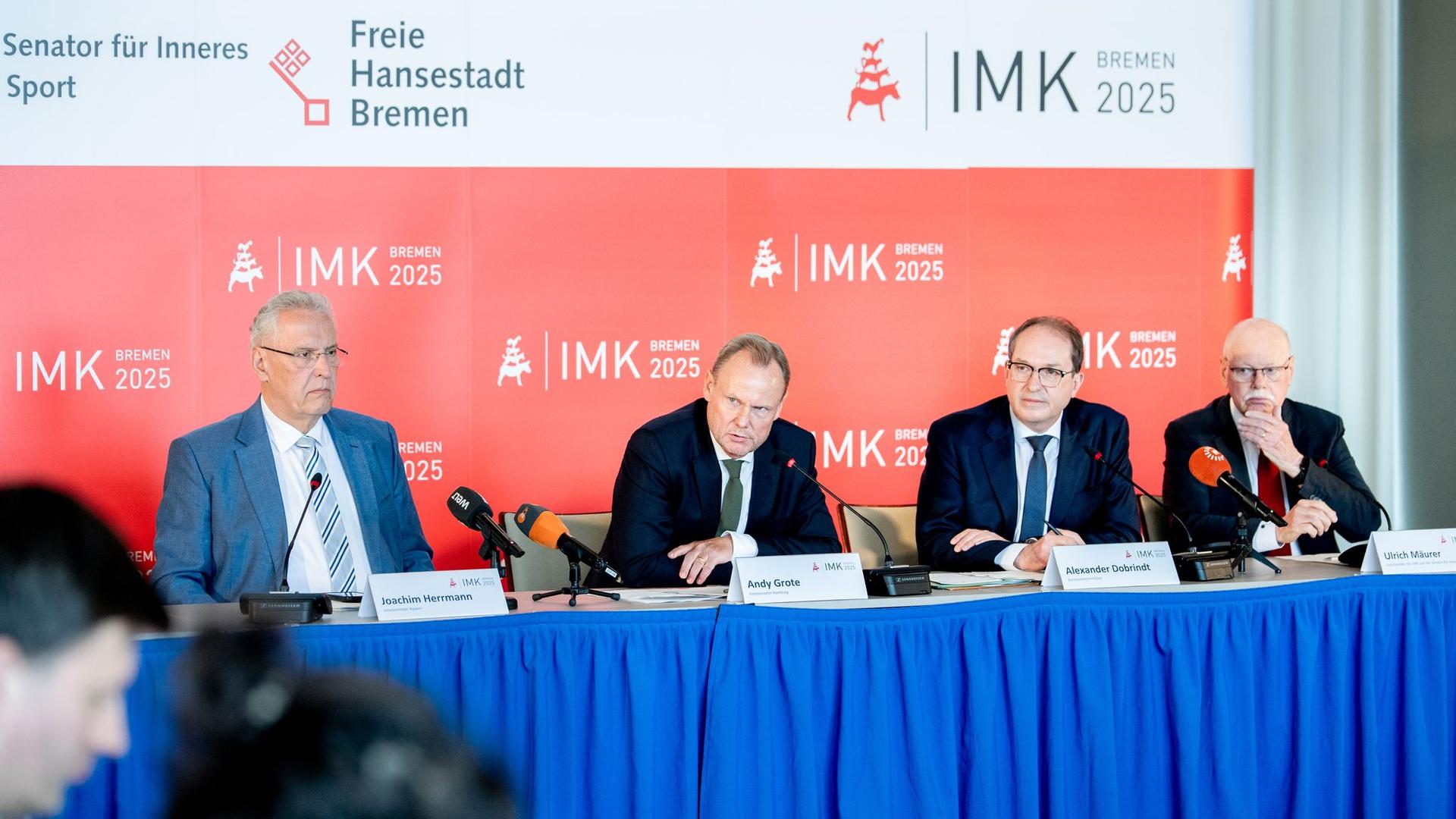 Konferenz in Bremen: Innenminister beraten über Drohnen, Drogen und Fußball