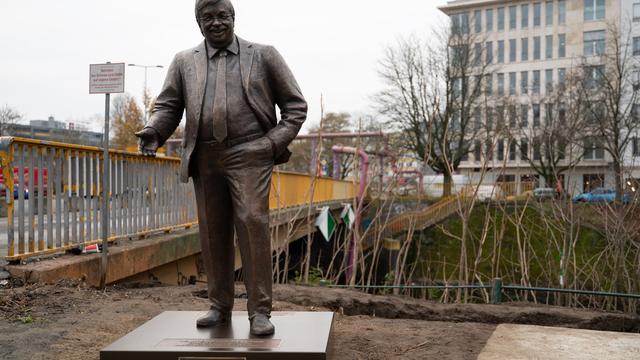 Statue am Konrad-Adenauer-Haus: Merz nennt Lübcke-Statue "vollkommen geschmacklos"