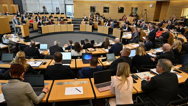 Aktuelle Stunde: Umstrittene Novelle soll Opfern häuslicher Gewalt helfen