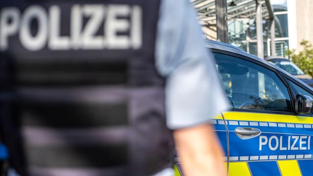 Unfälle: Vier Verletzte bei Zusammenstoß mit Polizeitransporter