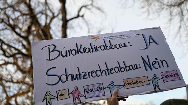 Pflege: Werden Bedürftige allein gelassen? Protest gegen Gesetz