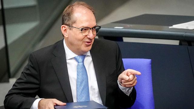 Bundestag: Zehn Jahre Einbürgerungssperre bei falschen Angaben