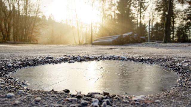 Wetter: Auf den Straßen kann es glatt werden