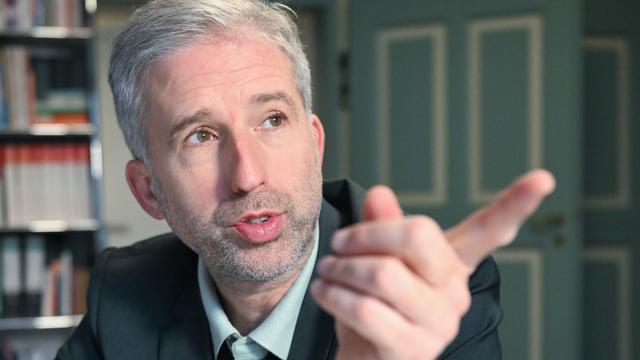 Datenschutzverfahren: Geburtstage im Amtsblatt - Datenschützer kritisiert Palmer