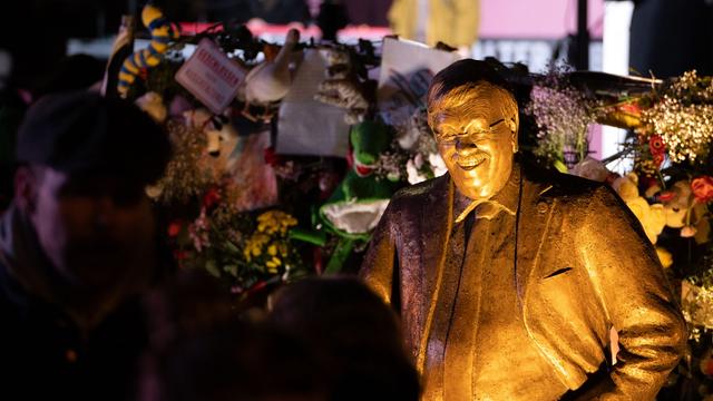 Politische Aktion: Gedenkveranstaltung bei Lübcke-Statue vor Adenauerhaus
