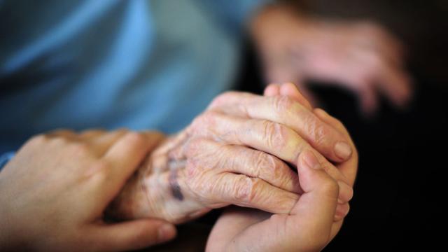 Pflege: Land will Situation pflegender Angehöriger verbessern