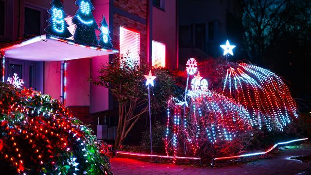 Weihnachten: Lichtshow per Knopfdruck: Buzzer-Weihnachtshaus wird zum Hit