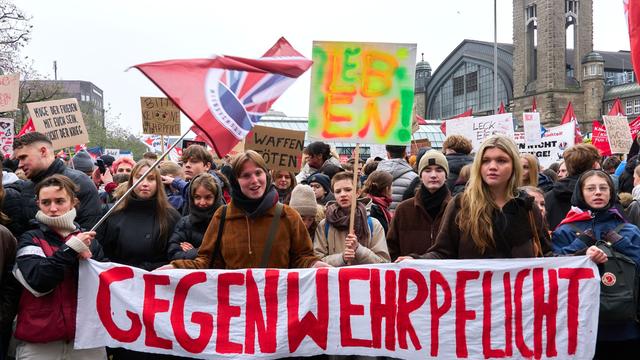 Wehrpflicht: Schüler protestieren in Hamburg gegen Wehrpflicht