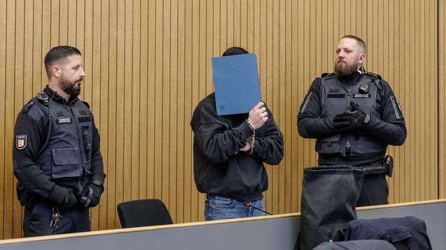 Gewalttätige 28 Sekunden: Tödlicher Streit in Disko: 22-Jähriger vor Gericht