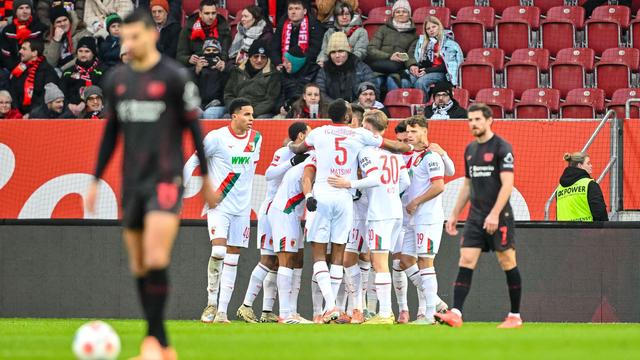 Fußball-Bundesliga: Baums Top-Comeback in Augsburg - Bayer im Alu-Pech