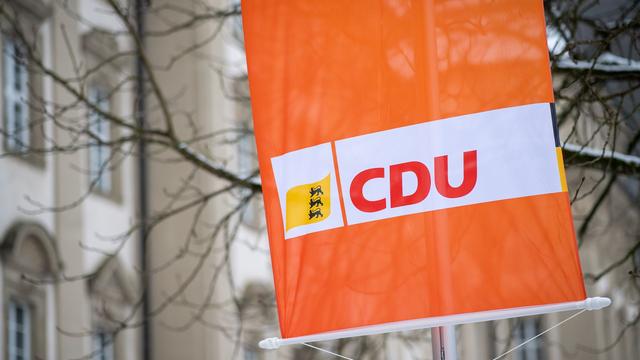 Heidelberg: Demonstranten kleben sich bei CDU-Parteitag vor Tiefgarage