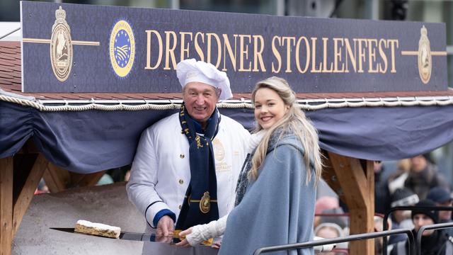 Riesiger Weihnachtsstollen: Festumzug und XXL-Striezel: Dresden feiert Stollenfest