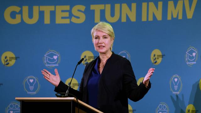 Preisverleihung: Schwesig zeichnet 37 Ehrenamtliche mit Ehrennadel aus