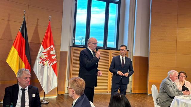 Zusammenhalt: Woidke ruft Brandenburger zu mehr Stolz auf