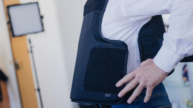 Justiz und Polizei: Gerichtsvollzieher mit Schutzwesten ausgestattet