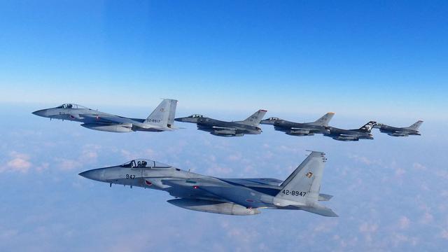Spannungen in Ostasien: Japan wirft China gefährliches Vorgehen mit Kampfjets vor
