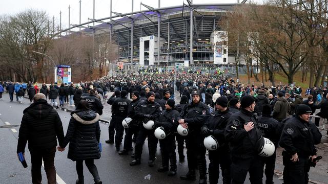 Fußball: Polizei meldet Auseinandersetzung im Stadion vor Nordderby