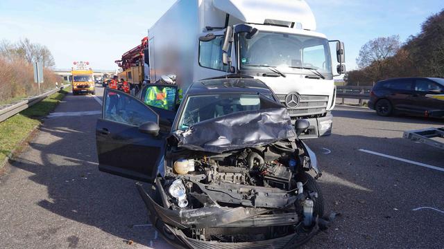 Unfall: Zwei Schwerverletzte nach Unfall auf A81