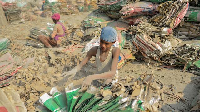 Menschenrechte: Einigung auf abgeschwächtes EU-Lieferkettengesetz erzielt