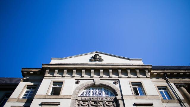 Mordprozess: Immobilienmakler auf Straße erstochen - Täter eingewiesen