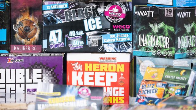 Pyrotechnik: Zoll findet explosive Ladung: Feuerwerkskörper