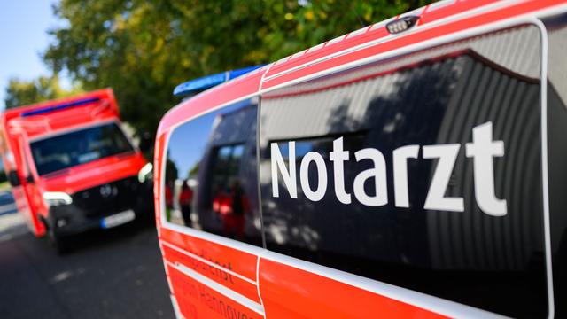 Verkehrsunfall: 19-Jähriger bei mutmaßlichem Autorennen schwer verletzt