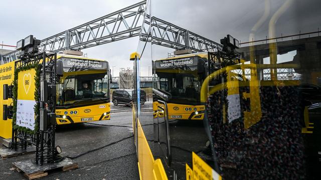Nahverkehr in Berlin: BVG feiert Richtfest für neuen E-Bus-Betriebshof
