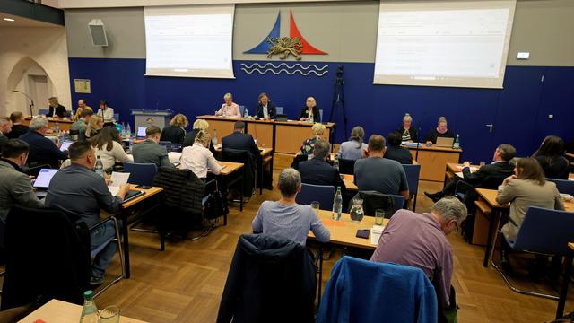 Knappe Kassen: Entscheidung über Rostocker Doppeletat auf Januar vertagt