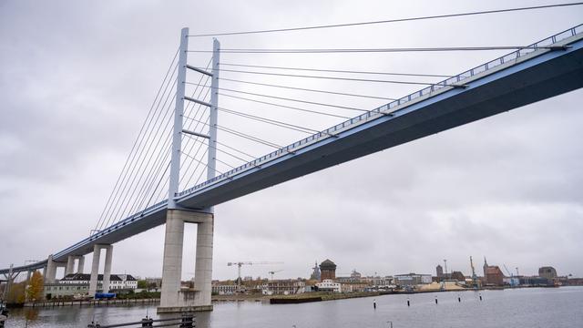 Brücke gesperrt: Unfall sorgt für zeitweise Sperrung der Rügenbrücke