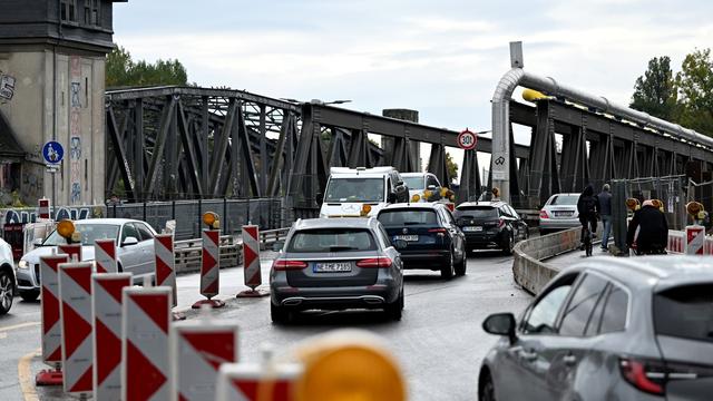 Stau an der Elsenbrücke: Staus an der Elsenbrücke – Grüne kritisieren Senat
