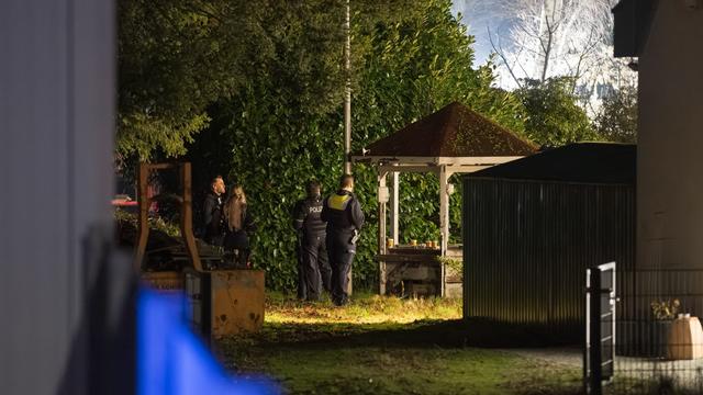 Raubüberfall: Vier Personen in Wohnhaus überfallen - Täter schwer verletzt