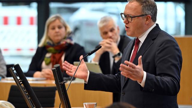 Landtag: Entrümpeln und vereinfachen – Land will weniger Bürokratie