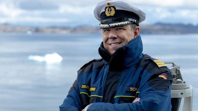 Marineschiff kehrt zurück: Weihnachtsstimmung auf der "Berlin" mit Grinch und Stollen