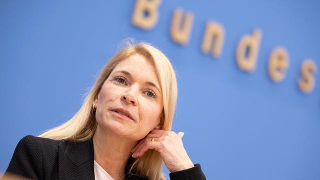 Bahnverkehr: Bahn: 60 Prozent der Fernzüge sollen 2026 pünktlich sein