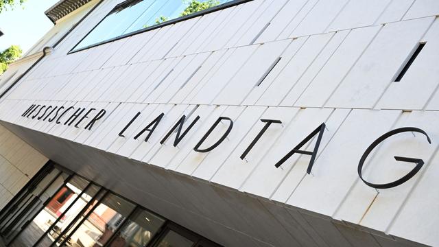 Parlament: Hessen prüft Verfassungstreue von Landtagsmitarbeitern