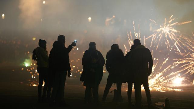 Gefahren durch Feuerwerk: Polizei warnt Eltern vor Kugelbomben zu Silvester