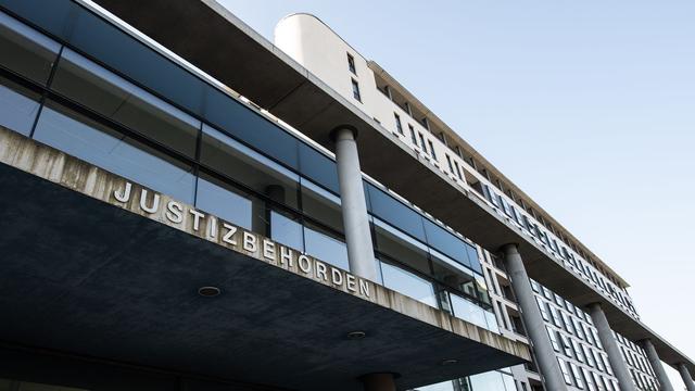 Erbstreit als mögliches Motiv: Staatsanwaltschaft fordert Höchststrafe für Armbrust-Mord