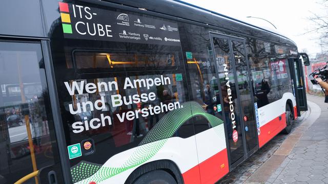 Vernetzter Verkehr: Hamburger Busse und Ampeln sollen besser miteinander reden
