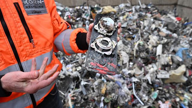 Künstliche Intelligenz: Mit KI und Röntgen gegen Brände durch falsch entsorgte Akkus