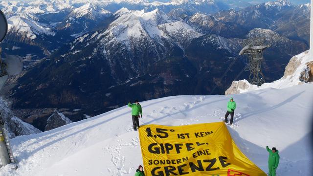 Erderwärmung: Zehn Jahre Klimaabkommen - Demo auf Zugspitze