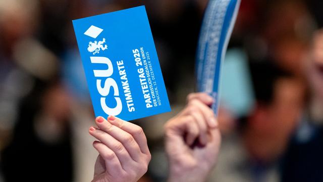 Parteitagsbeschluss: CSU fordert Hymnenpflicht bei Zeugnisverleihungen