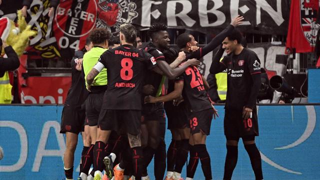 Bundesliga-Topspiel: Fan-Boykott und Traumtor: Bayer gewinnt Rhein-Derby