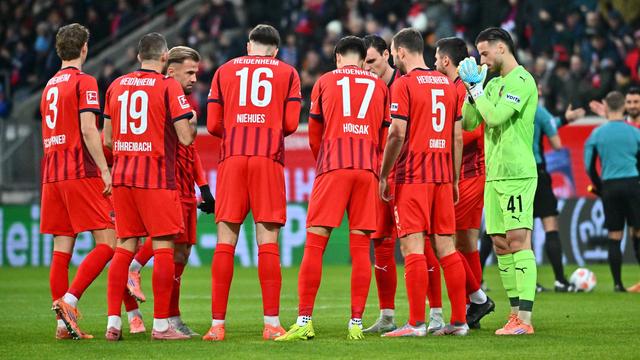 Fußball-Bundesliga: Kellerduell für Heidenheim - Freiburg gegen BVB