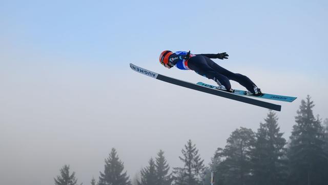 Heim-Weltcup: Weltspitze zu stark: Skispringerinnen warten aufs Podium