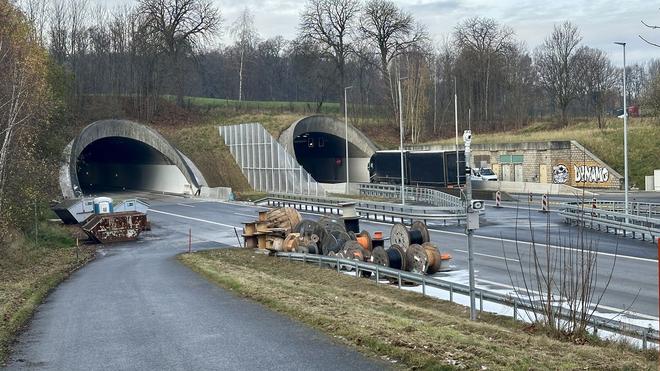 Verkehr: Im März 2024 begannen im A4-Tunnel Königshainer Berge umfassende Sanierungsarbeiten. (Archivbild)