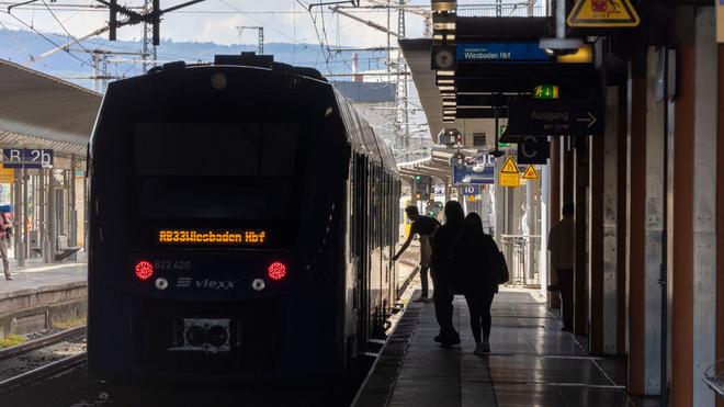 Bewegung auf der Schiene: Mancherorts wird es mehr Verbindungen im Regionalverkehr in Rheinland-Pfalz geben. (Archivfoto)
