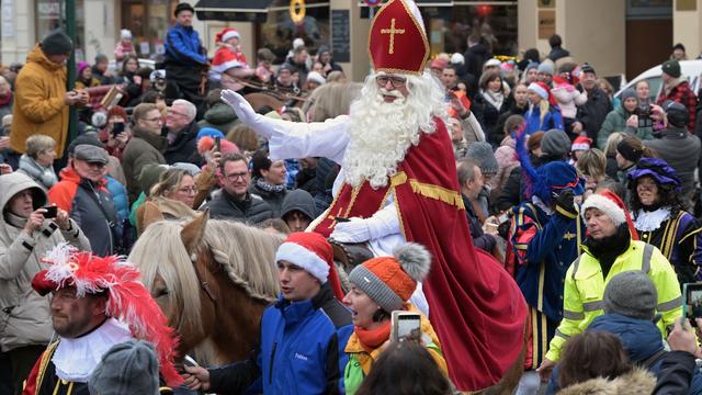 Tradition: Sinterklaas reitet durchs Holländer-Viertel