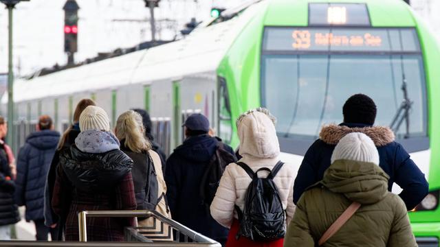 Bahnverkehr: Weniger Ausfälle und moderne ICE: Neuer Bahn-Fahrplan gilt
