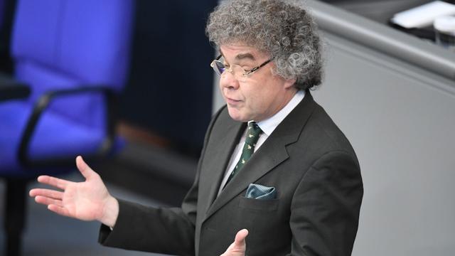 Justiz: Hitlergruß im Bundestag? Anklage gegen AfD-Abgeordneten