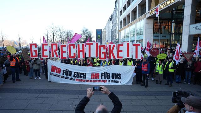 Tarife: Hunderte Teilnehmer auf Verdi-Kundgebung in der Innenstadt